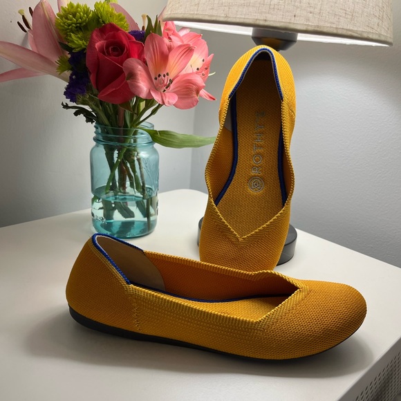 Rothy’s Flat 6.5 in retired lemon drop- like new! - Picture 8 of 8